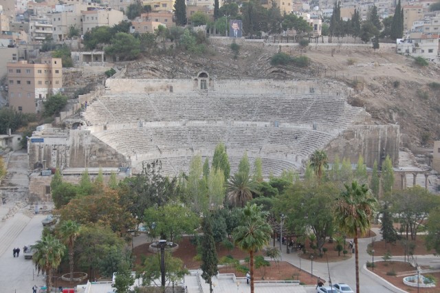 amman theatre (106K)